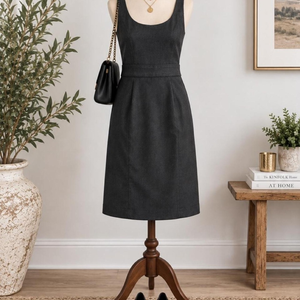 Ann Taylor Size 6 True Black Sleeveless Sheath Dress